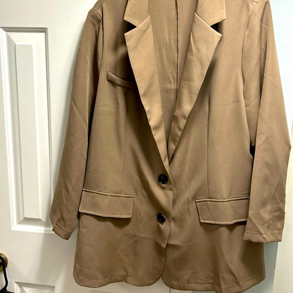 Blazer - camel color. 1x - Picture 1 of 3